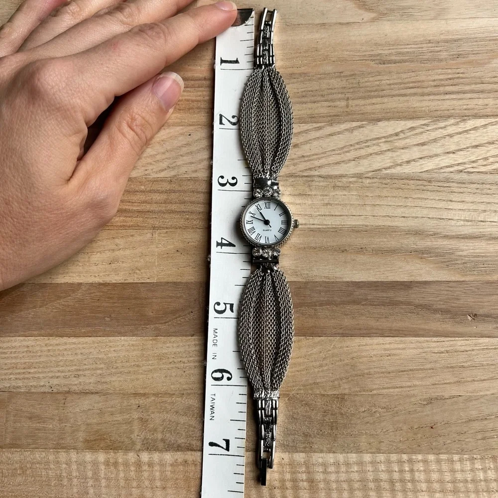 LGP ladies silver tone bracelet fashion watch NEW BATTERY